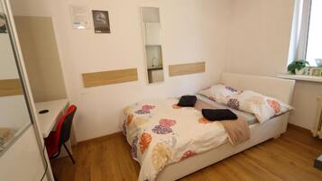 Basic Room | Bathroom | Hair dryer, towels, soap, shampoo