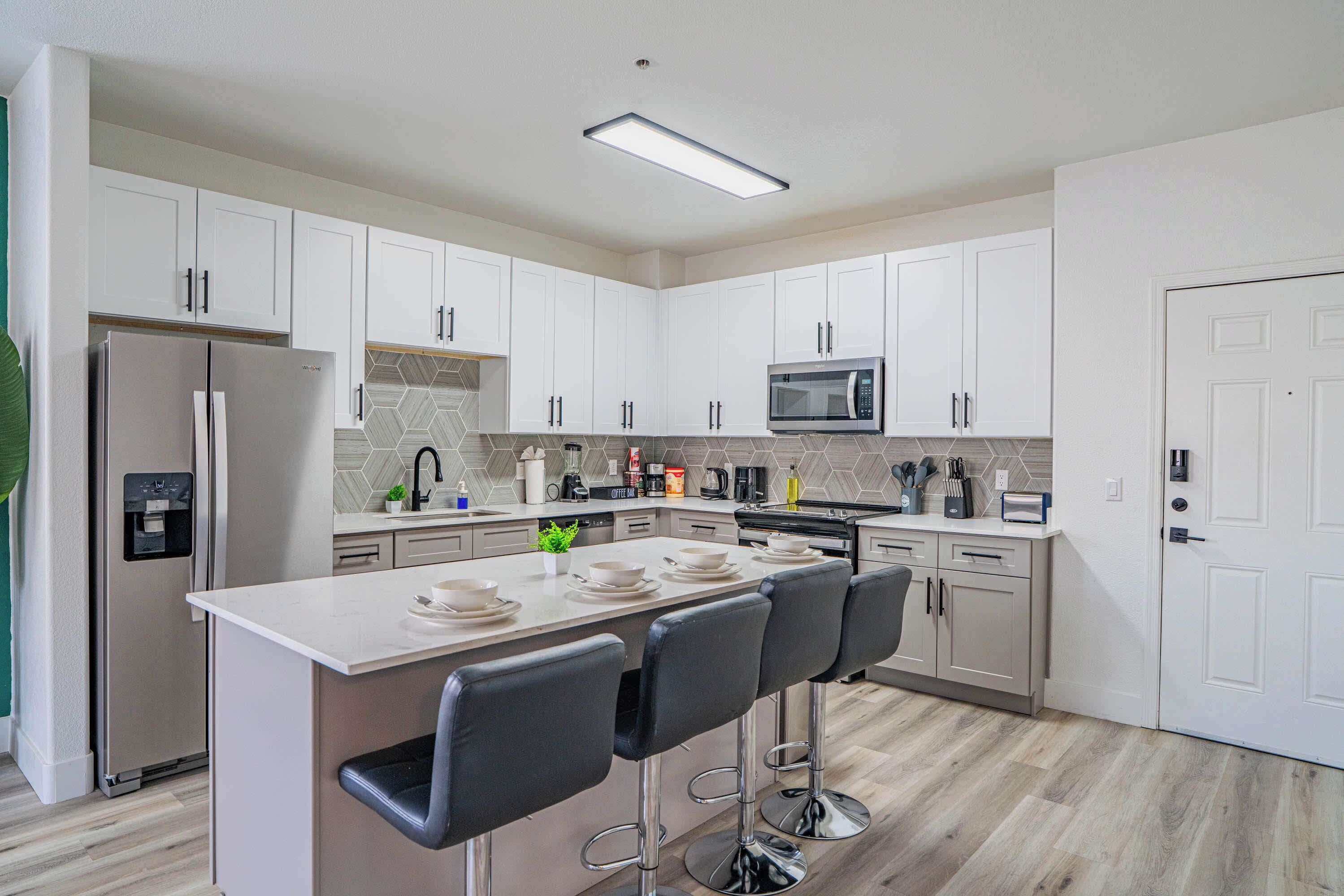 Refrigerador, microondas, parrilla de estufa y lavavajillas 