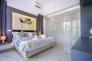 3 bedrooms, iron/ironing board, internet, bed sheets