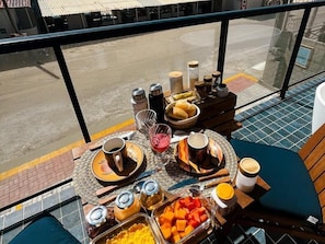 Free daily full breakfast