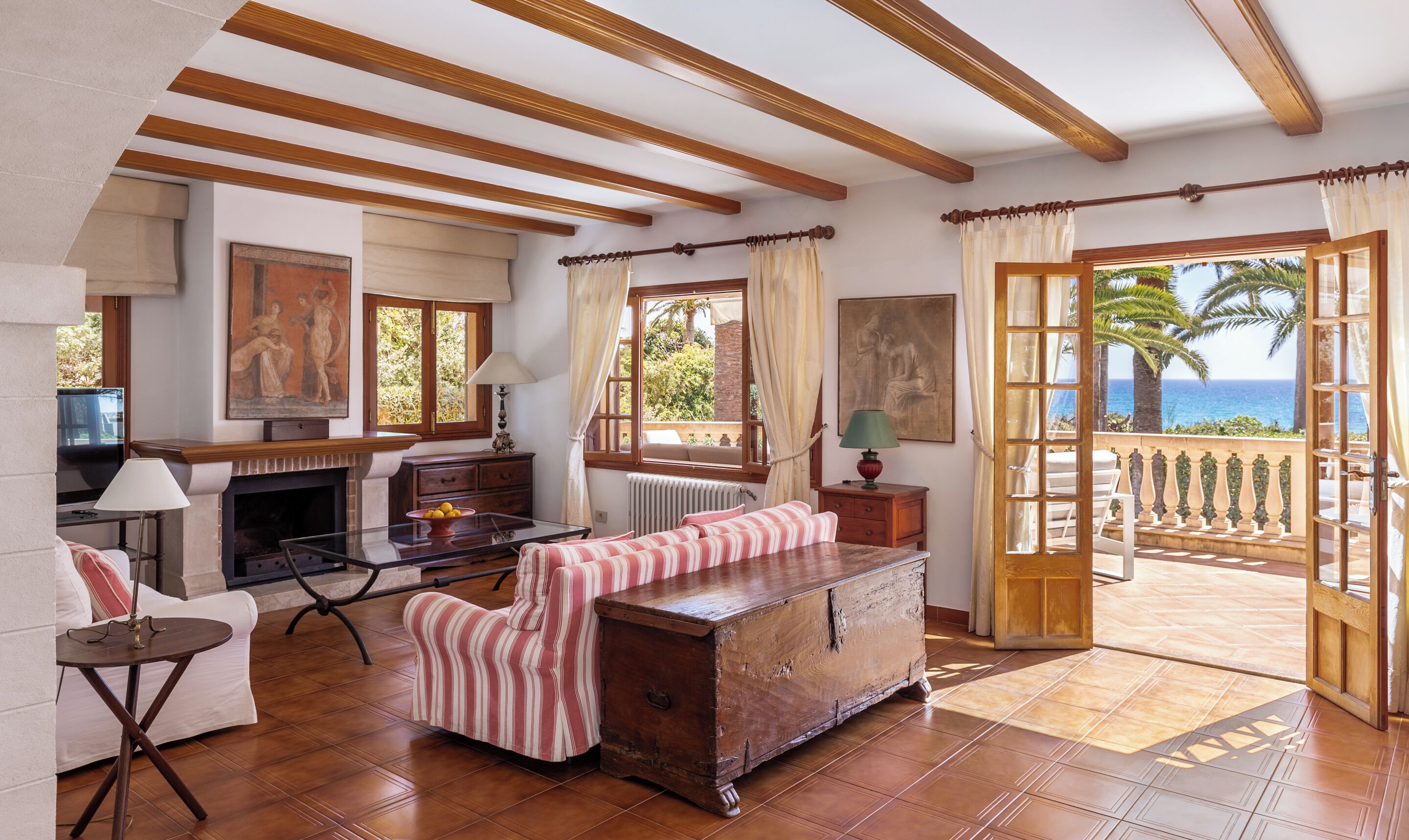 Fernseher, Kamin, Tischtennisplatte