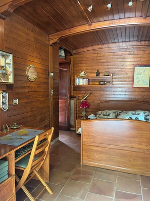 1 camera, una scrivania, ferro/asse da stiro, Wi-Fi gratuito