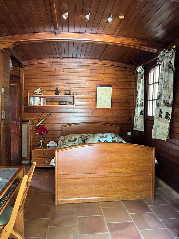 1 camera, una scrivania, ferro/asse da stiro, Wi-Fi gratuito