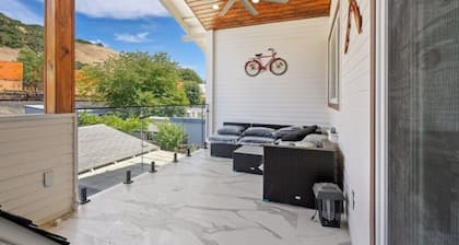 Stylish & Modern Private Getaway in Fremont!