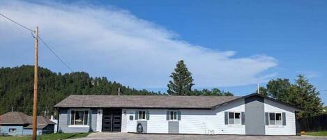 المنشأة من الخارج