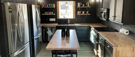 Refrigerador, microondas, horno, placa de cocina