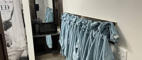 Handtücher, Seife, Toilettenpapier