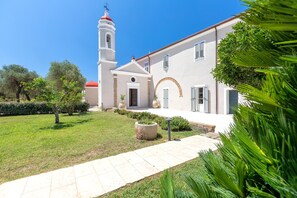 Exterior - Room 'Maria' with Shared Pool, Wi-Fi and Air Conditioning (Alghero)