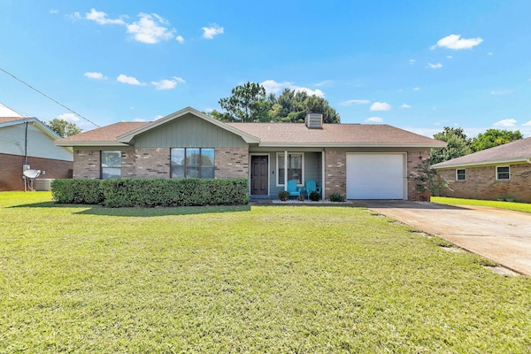 Front of the House, 2-lane Driveway, Garage Off Limits