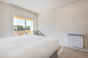 شقة عائلية - بمنظر للمسبح | مكواة/لوح كي وواي فاي مجانًا وملاءات أسرّة