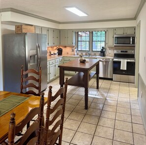 Micro-ondes, four, plaque de cuisson, lave-vaisselle