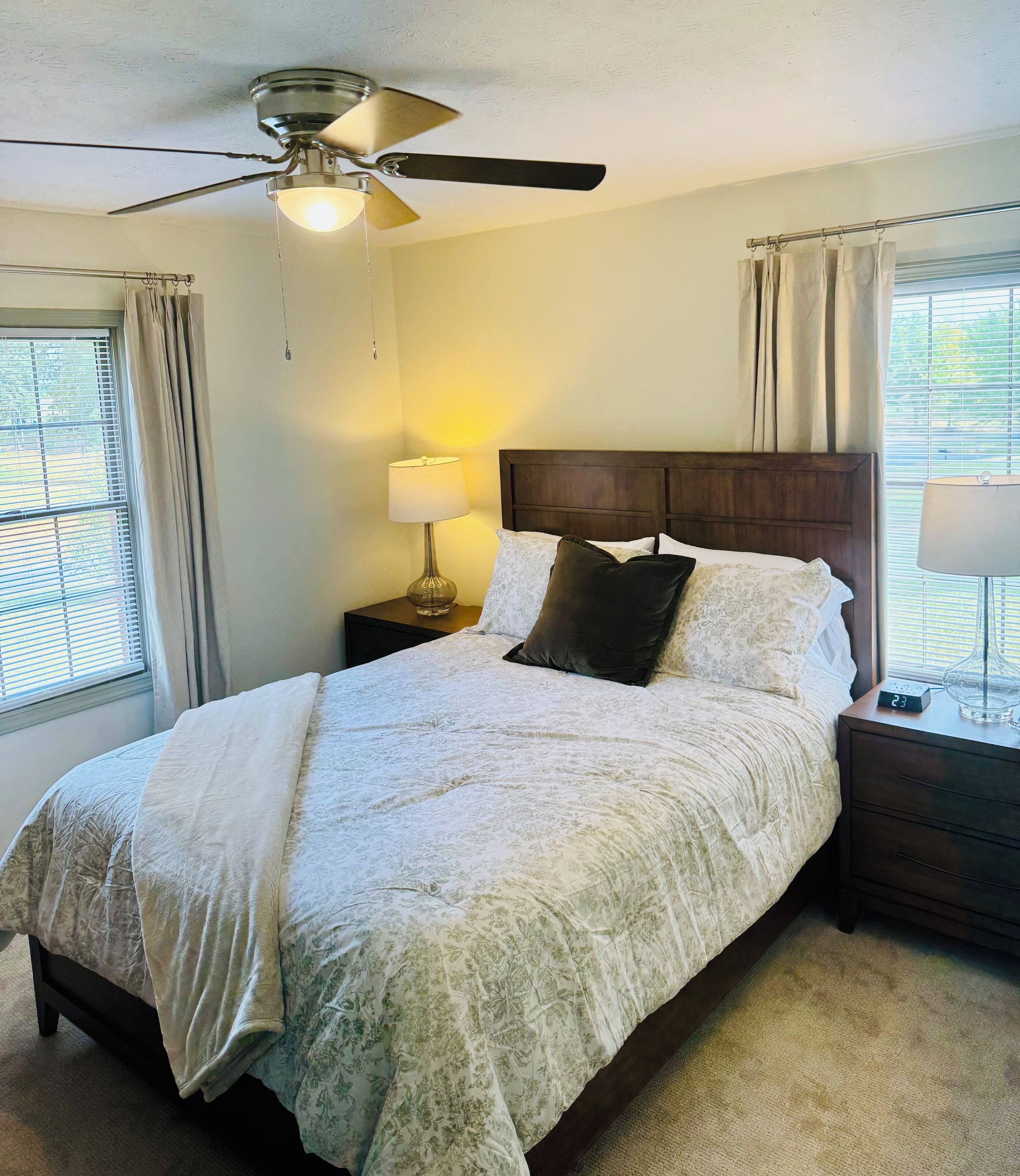 3 bedrooms, iron/ironing board, WiFi, bed sheets