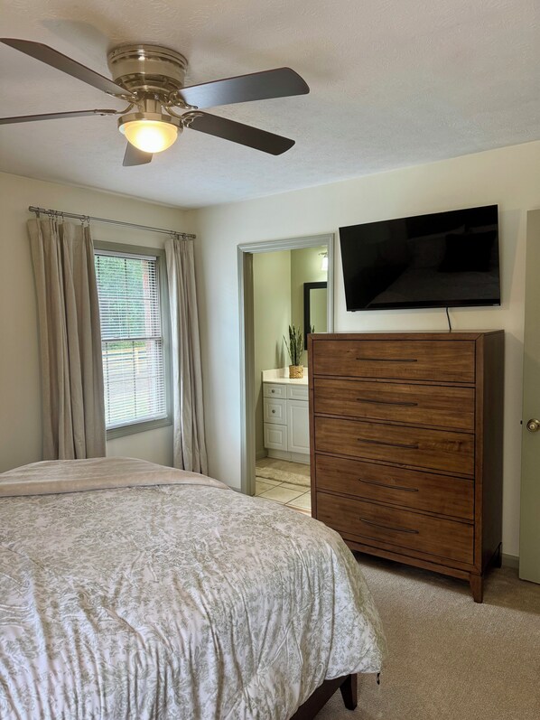3 bedrooms, iron/ironing board, WiFi, bed sheets