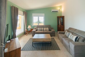 TV - WELCS VILLA 278 EMP with swimming pool and panoramic views (Palau-Saverdera)