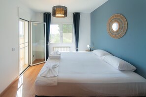 5 Schlafzimmer, Schreibtisch, Bügeleisen/Bügelbrett, kostenloses WLAN