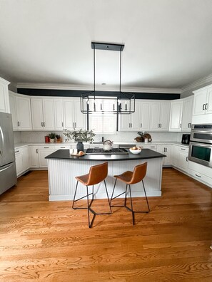 Micro-ondes, four, plaque de cuisson, lave-vaisselle