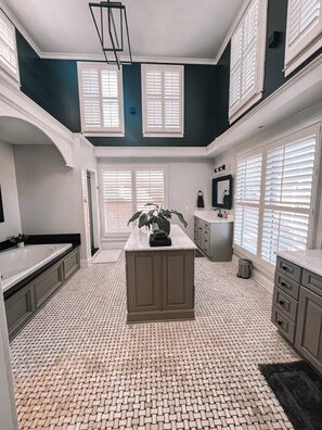 Jetted tub, hair dryer, towels, soap