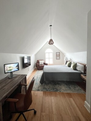 6 bedrooms, iron/ironing board, WiFi, bed sheets