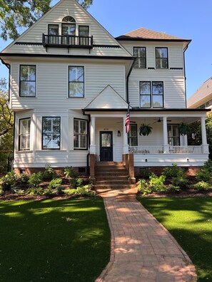 Exterior - 6-bedroom Home in Heart of Dilworth in Charlotte (Charlotte)