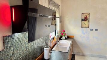 Micro-ondas, cooktop, lava-louças