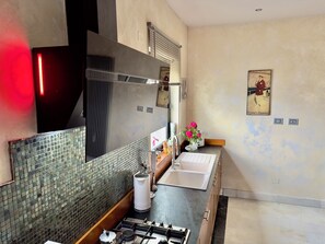 Micro-ondas, cooktop, lava-louças