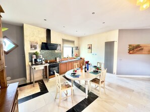 Micro-ondas, cooktop, lava-louças