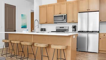 House, Multiple Beds (Highball Heaven) | Private kitchen