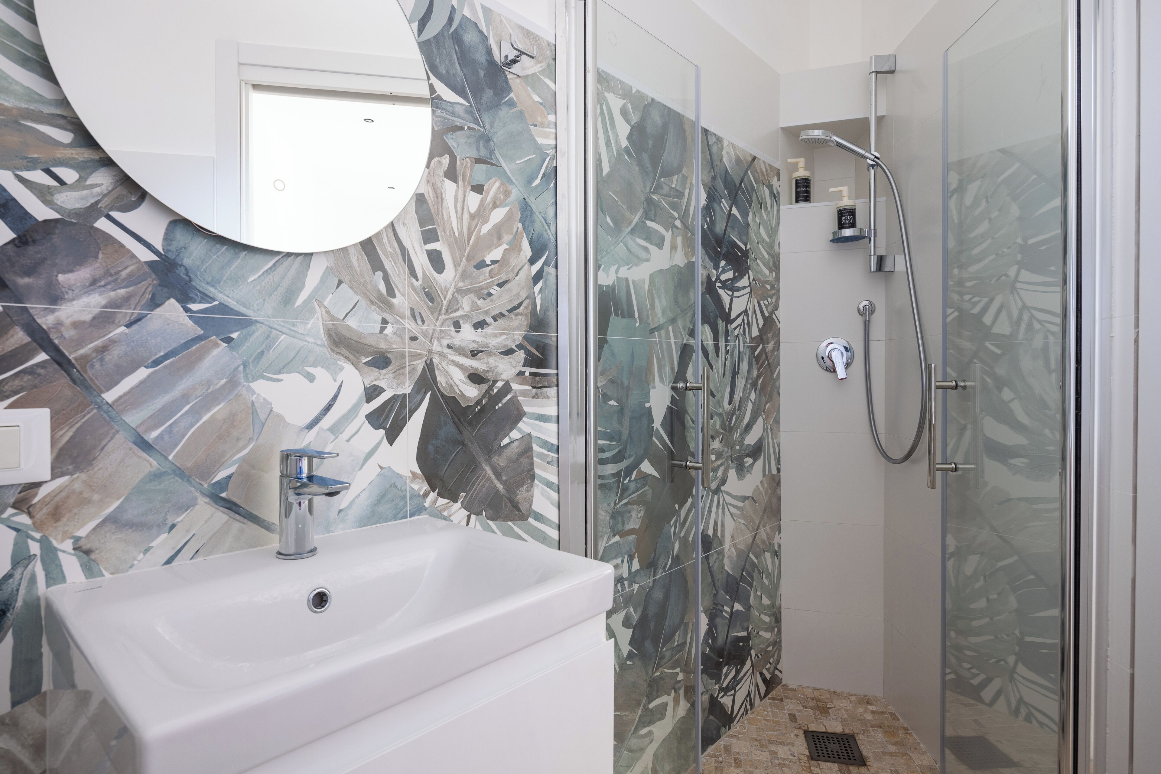 Shower, free toiletries, hair dryer, bidet