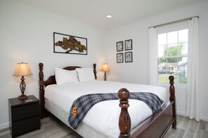 3 habitaciones, tabla de planchar con plancha, wifi y ropa de cama