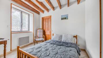 3 slaapkamers, een strijkplank/strijkijzer, wifi