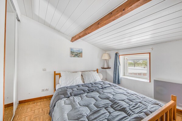 3 bedrooms, iron/ironing board, WiFi