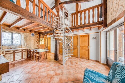Holiday Home 'La Maréchale' with Private Garden, Wi-Fi and Air Conditioning
