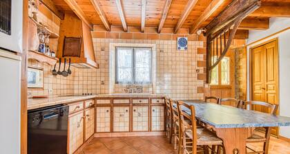 Holiday Home 'La Maréchale' with Private Garden, Wi-Fi and Air Conditioning