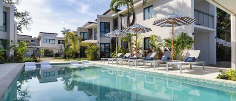 حمّام سباحة خارجي