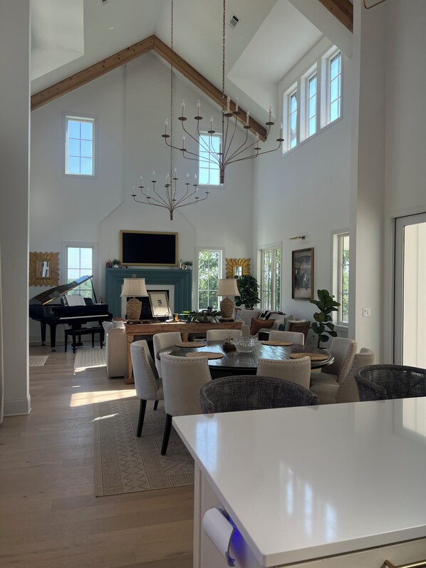 Dining - Custom new construction in private enclave Just minutes to Bryant Denny stadium (Northport)