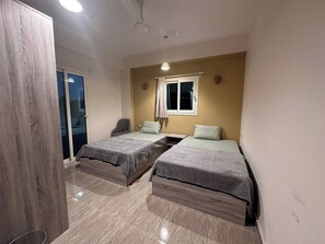 3 bedrooms, iron/ironing board, WiFi, bed sheets