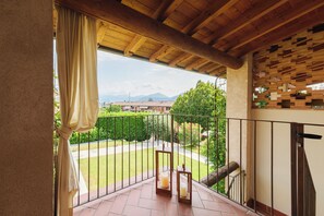 Property grounds - Dimora Bollicine - One Bedroom Apartment, Sleeps 4 (Corte Franca)