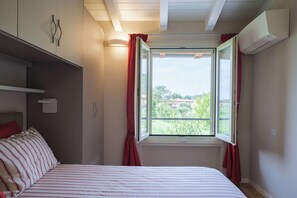 1 bedroom, iron/ironing board, free WiFi, bed sheets - Dimora Bollicine - One Bedroom Apartment, Sleeps 4 (Corte Franca)