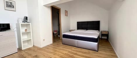 1 Schlafzimmer, BĂŒgeleisen/BĂŒgelbrett, Reisekinderbett, WLAN