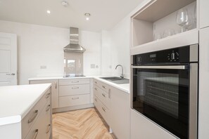 Fridge, oven, coffee/tea maker