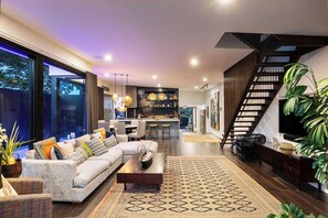 Télévision, cheminée