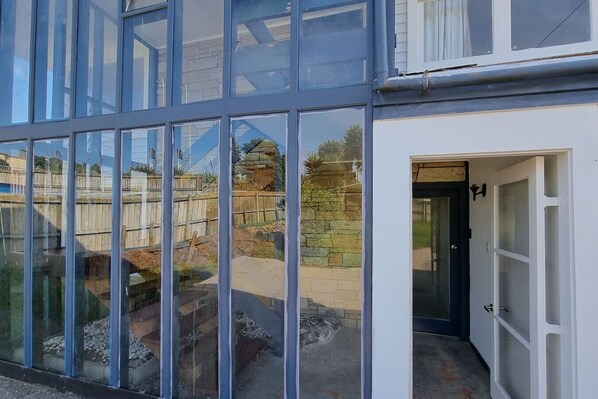 تفاصيل الفندق من الخارج