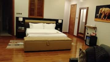 Executive Double Room, Garden View | Free WiFi, bed sheets