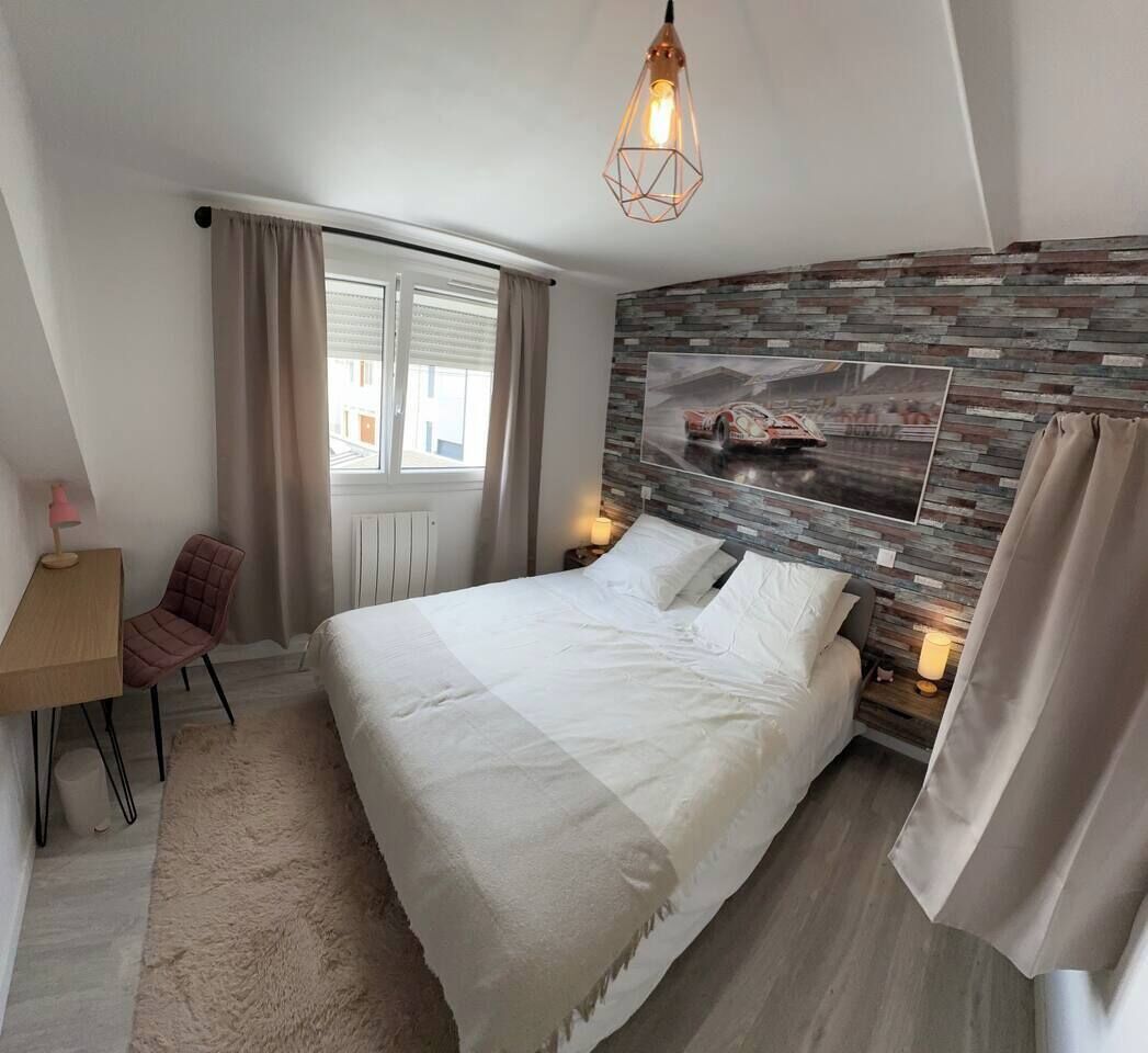 5 habitaciones, tabla de planchar con plancha, cuna de viaje y wifi 