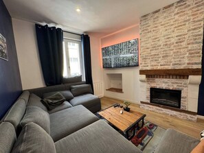 TV, fireplace