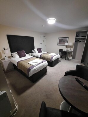 Twin Room | Free WiFi - Dalkeith Aparthotel (Dalkeith)