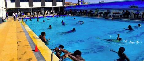 Kolam renang outdoor