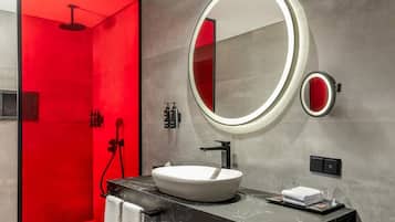 Superior Room, Balcony | Bathroom