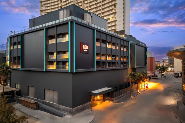 Exterior - Radisson RED Hotel Izmir Point Bornova (Izmir)