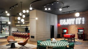 2 quầy bar/khu lounge, cocktail bar, cocktail bar 